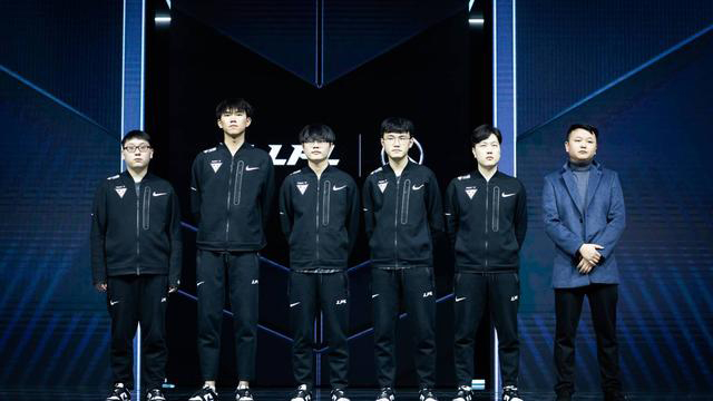 斯在年轻球 斯在年轻球