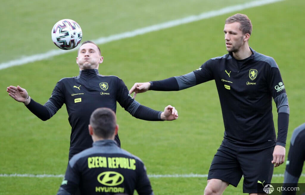 育产业中脱 育产业中脱