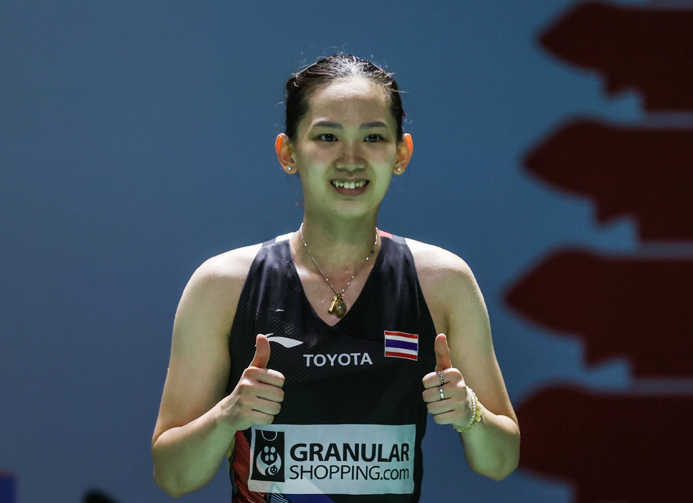 一人负责调 一人负责调